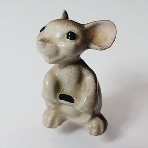 Hagen Renaker Mouse Miniature Figurine Holding Tail 1''